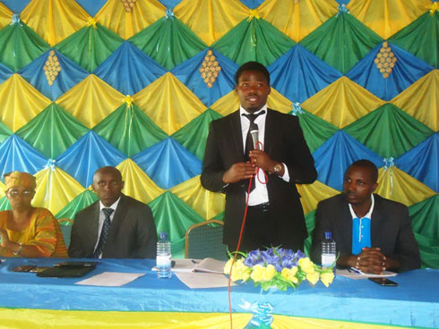 Depite Bamporiki Edouard yibukije abarimu ko ari bo babumba ubwenge n'imitekerereze y'abana barera.