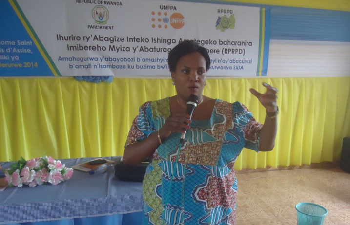 Depite Jeanne d'Arc Nyinawase asaba abarobyi n'abacuruzi b'injanga gucika kungeso yo guca abo bashakanye inyuma.