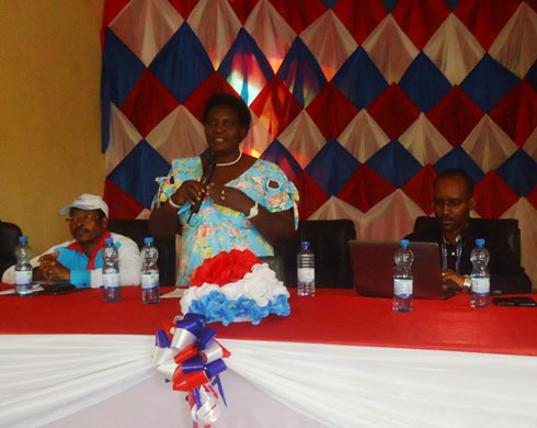 Depite Kankera Marie Josee yasabye abacuruzi b'i Nyamasheke kurangwa n'umuco wo kuzigama kugira ngo babashe gukora ishoramari rifatika.