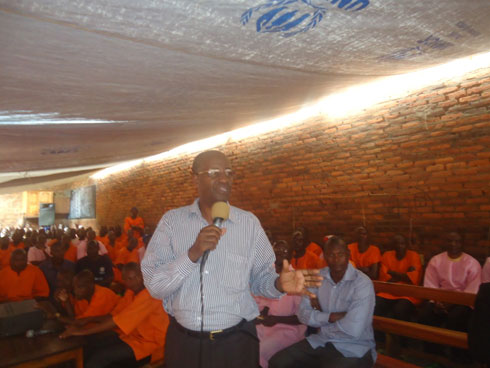 Depite Kayitare Innocent yizeza abagororwa ko ibibazo byabo biri gushakirwa ibisubizo.