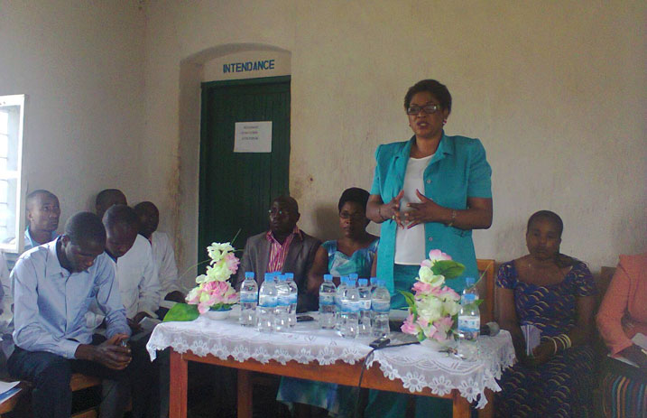 Depite Mukazibera Agnes asobanurira ubuyobozi bwa E.S.Kagogo ko babasuye kugira ngo bamenye ibibazo bafite bityo bizakorerwe ubuvugizi.