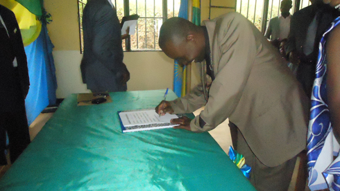 Docteur Christophe asinyira kubahiriza amategeko y