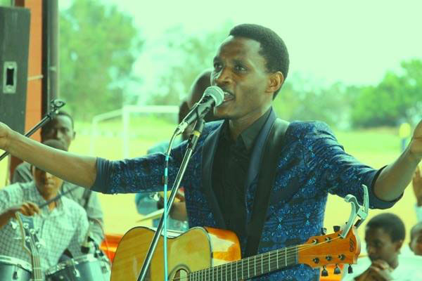 Dominic Nic asingiza Imana.