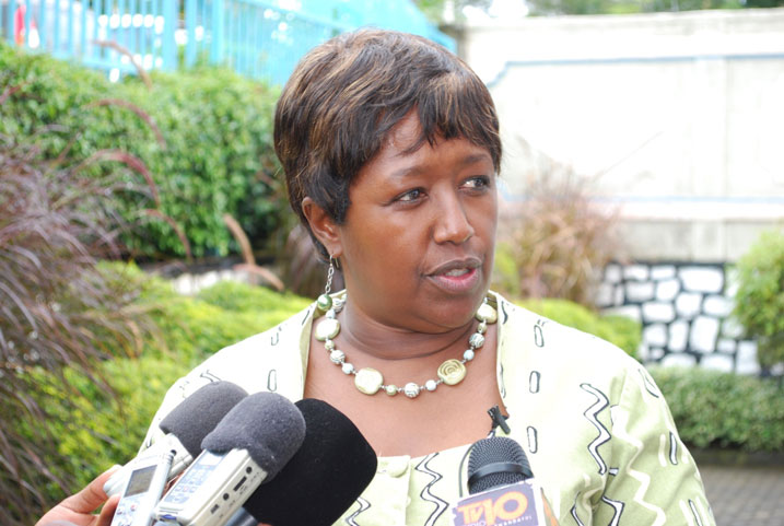 Dr Agnes Binagwaho, Minisitiri w'ubuzima mu Rwanda aganira n'abanyamakuru mu karere ka Nyanza.