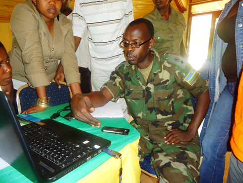 Dr. Lt. Col. Jean Paul Bitega yerekana Prepex.