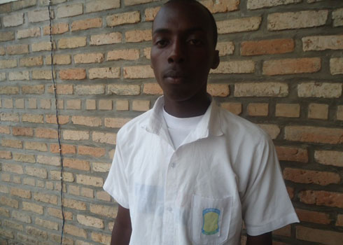 Dushimiyimana Antoine Roger yifuje kuba intumwa ya rubanda afite imyaka 22. 