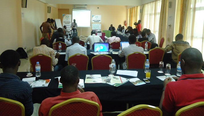 RRA irasaba abanyamakuru kuburira abacuruzi banditse muri TVA kujya bakoresha EBM.