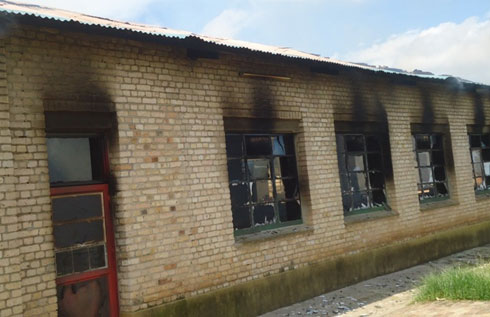 Inyubako yahiye yegeranye n