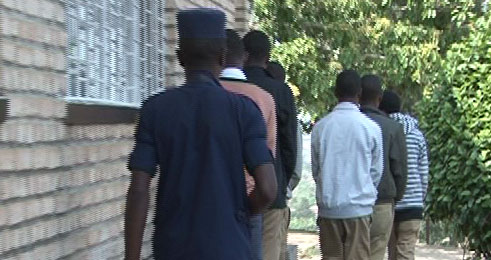 Bose bari batandatu ariko harimo babiri bataburanishijwe kubera bari munsi y