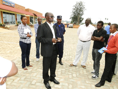 Umunyamabanga nshingwabikorwa w'umurenge wa Kanombe asobanura ubufatanye bw'abikorera na Leta.