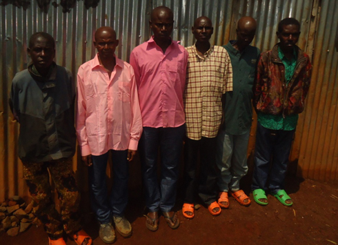 Abasirikare batandatu bitandukanyije na FDLR bageze mu Rwanda tariki 07/01/2013.