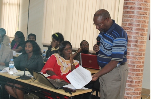 Senateri Gasamagera Wellars atanga ikiganiro ku makimbirane.