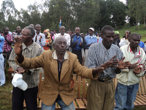 Bari bishimye bidasanzwe.