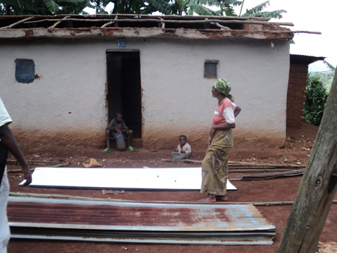 Nyirandayambaje yishimira ko FPR-Inkotanyi igiye kumusakarira inzu.