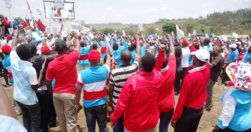 Ibihumbi by'abaturage bitabiriye kwiyamamaza kw'abakandida-depite ba RPF mu karere ka Kicukiro.