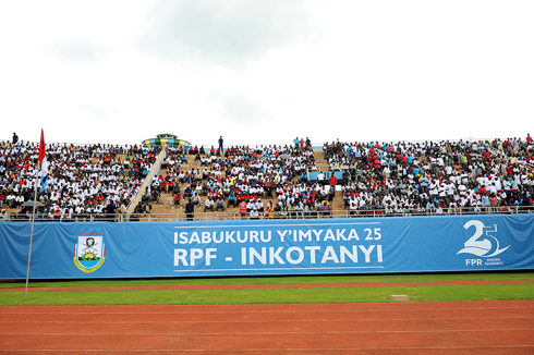 Stade Amahoro yari yuzuye abanyamuryango baje kwizihiza isabukuru ya FPR.