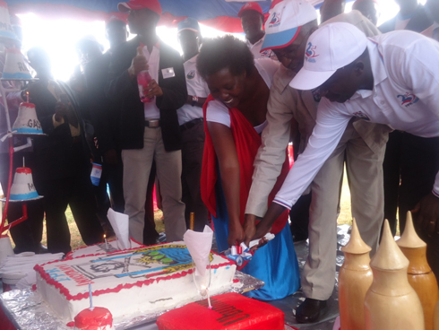 Hakaswe umutsima wo kwishimira ibyagezweho.