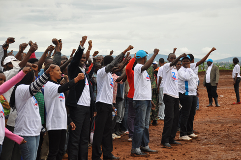 Urubyiruko rwa FPR rwitabiriye gutaha ahazubakwa icyicaro gikuru cya FPR.