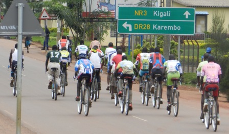 Abanyarwanda barasabwa kugira ishyaka ryo kwikura mu bukene nk