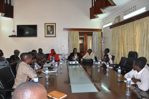 Abahanzi n'abanyamakuru b'imyidagaduro bamurika indirimbo ebyiri zahimbiwe isabukuru ya FPR.