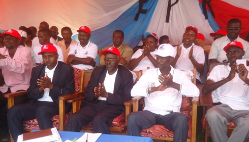 Abayobozi ba FPR-Inkotanyi mu murenge wa Byimana buravuga ko bugiye gukomeza kuremera abatishoboye.