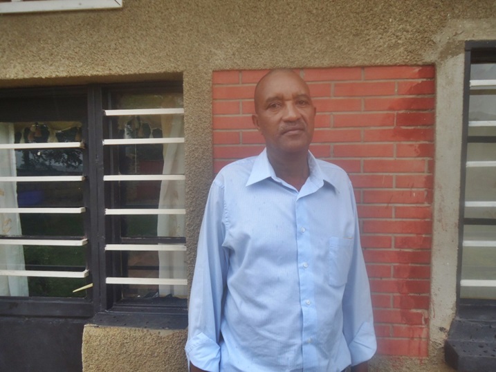 Ferdinand Nzajyibwami arashimira Uwemeyimana Aloys wagize uruhare mu kubarokora.