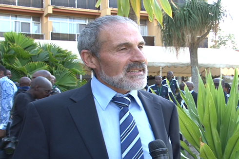 Fernando Tressaco, ukuriye ishami ry'abasifuzi muri FIFA, ni umwe mu barimo kubahugura.