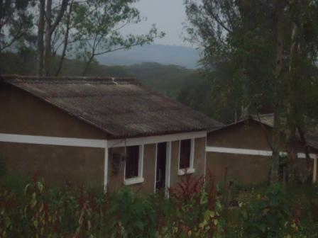 Amazu meza yubatswe cyera amenshi asakaje fibro ciment.