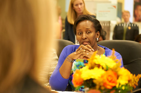 Nyakubahwa Madamu Jeannette Kagame ageza ijambo ku bitabiriye inama yateguwe na George W Bush Institute.