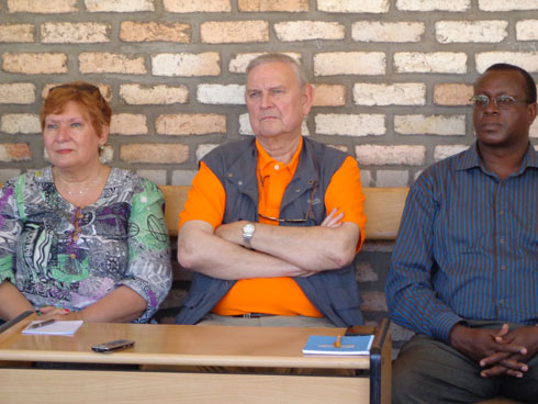 Francois Xavier de Donnea (hagati) na senateri Bizimana.