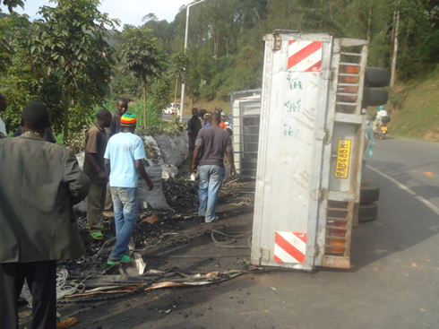 Izindi modoka zari zabuze aho zinyura