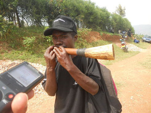 Gasigwa Omar avuza ikondera.