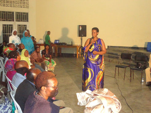 Minisitiri uhsinzwe uburinganire n'iterambere ry'umuryango arasaba ko utugoroba tw'ababyeyi twahabwa agaciro kuko tuzafasha mu iterambere ry'imiryango n'iry'igihugu muri rusange.