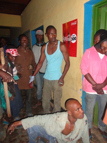 Gaston watemwe ahagaze inyuma ya Mbaga wamutemye