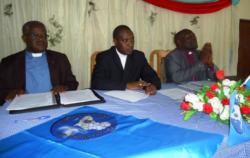 Uhereye iburyo: Musenyeri Bahati wa Anglican i Bukavu, na Musenyeri Antoine Kambanda wa Diyoseze Gatolika ya Kibungo.