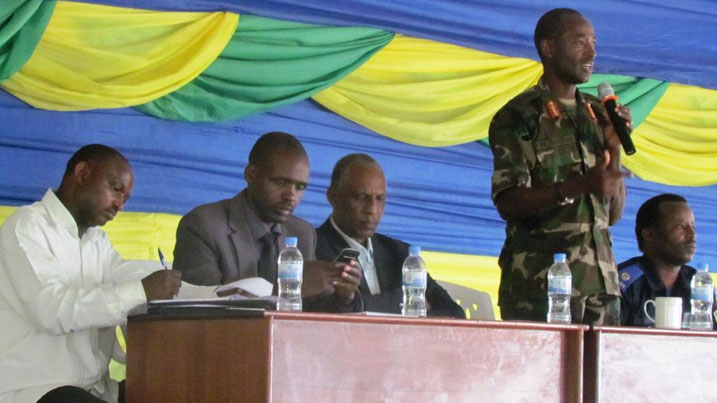 General Mubarak yasabye abayobozi ba Rutsiro kurushaho gucunga umutekano no gukumira abashaka kuwuhungabanya.