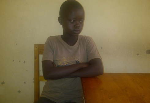 Ubwo Anne yari mu biro by'abantu bari bifuje kumufasha bagasaba umunyamakuru kumuzana. 