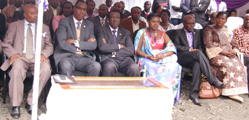 Umuhango wo kwibuka Abatutsi baguye ahitwa "commune rouge" witabiriwe n'abayobozi batandukanye