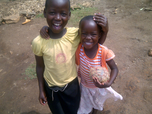 Gisubizo yikinira n'utwana tw'udukobwa bakanararana