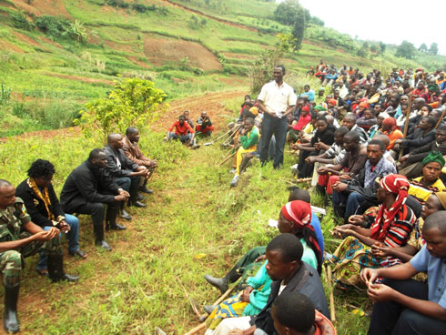 Umunyamabanga nshingwabikorwa w'umurenge wa Mukura n'abaturage ayoboye bemereye Minisitiri ko batazongera gukererwa umuganda.
