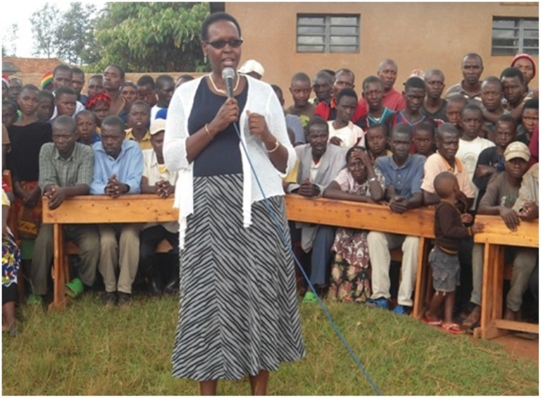 Gloriose Bazigaga uhagarariye umuryango International Alert mu Rwanda no mu Burundi.