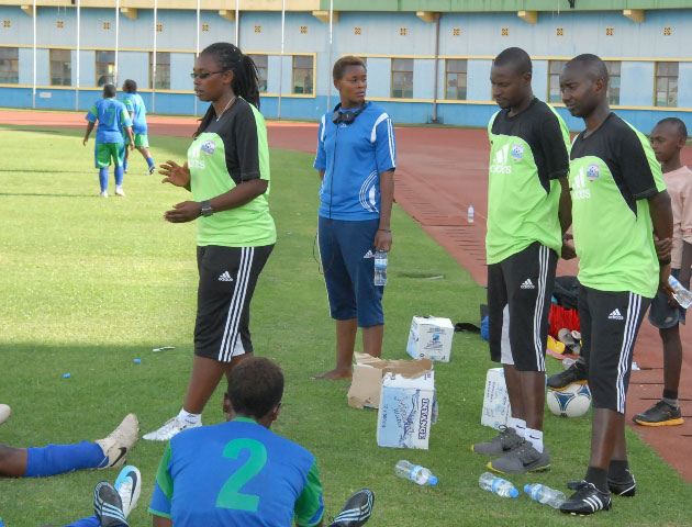 Umutoza Grace Nyinawumuntu (ubanza) asanga gukina na Nigeria bizaha inararibonye abakinnyi be.