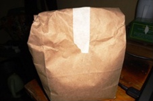 Gufungisha udupapuro tumatira (papier collant) nibyo abacuruzi basabwa kwitabira.