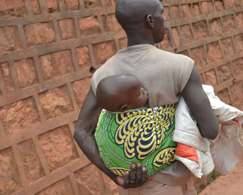 Matabaro yikomereje urugendo rwe atitaye ku bamurebaga batangaye