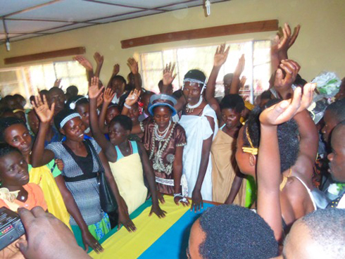 Hasezeranye imiryango 76.