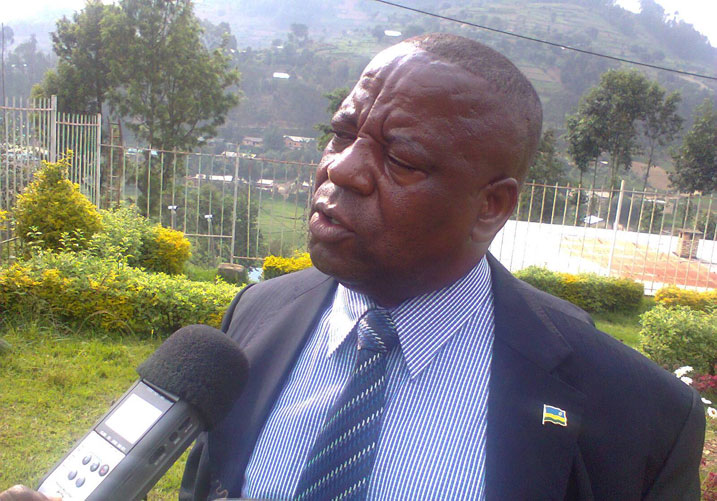 Guverineri Bosenibamwe asaba abayobozi bo mu karere ka Burera guhindura uburyo bakoramo ubukangurambaga baha abaturage ijambo.