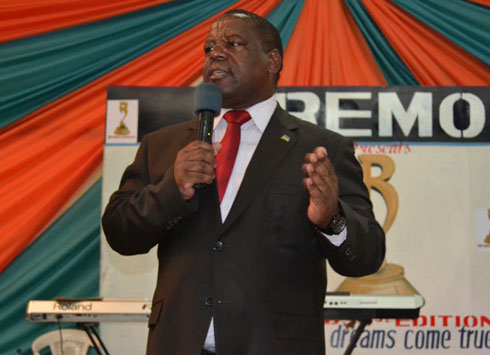 Guverineri Bosenibamwe yasabye abahanzi bo mu ntara y