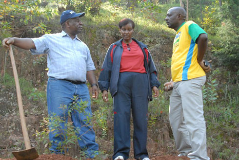 Guverineri Bosenibamwe, Perezidante w'inteko Mukabarisa ndetse na visi perezida we Mukama.