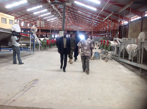 Guverineri Munyantwali asura uruganda rw