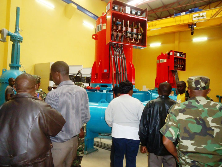 Guverineri yasuye ahari kubakwa urugomero rw'amashanyarazi ku mugezi wa Giciye biteganijwe ko ruzatanga Megawati 4.